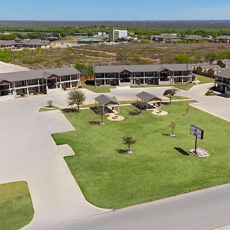 Eagle'S Den Suites Cotulla A Travelodge By Wyndham 외부 사진