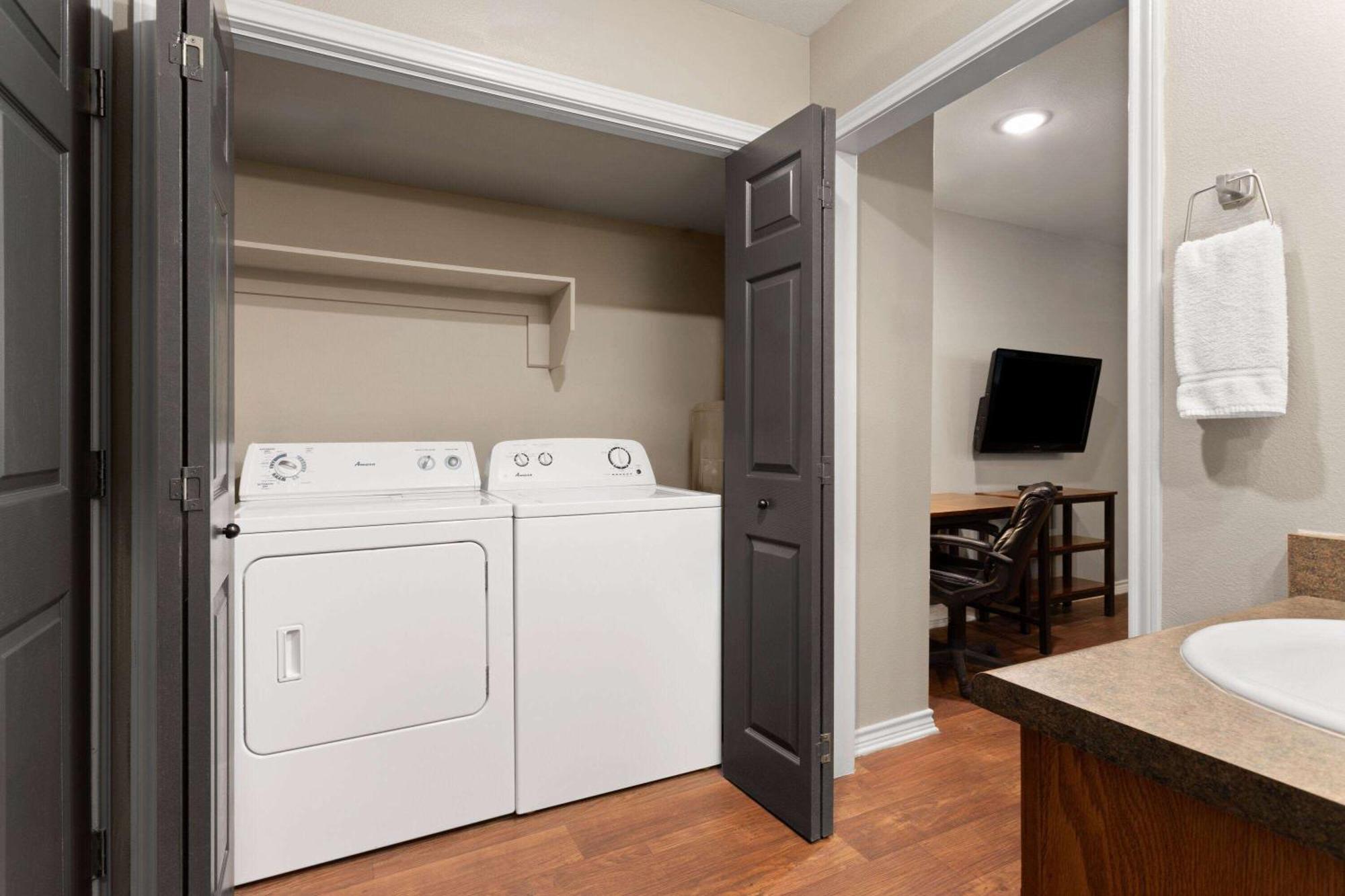 Eagle'S Den Suites Cotulla A Travelodge By Wyndham 외부 사진