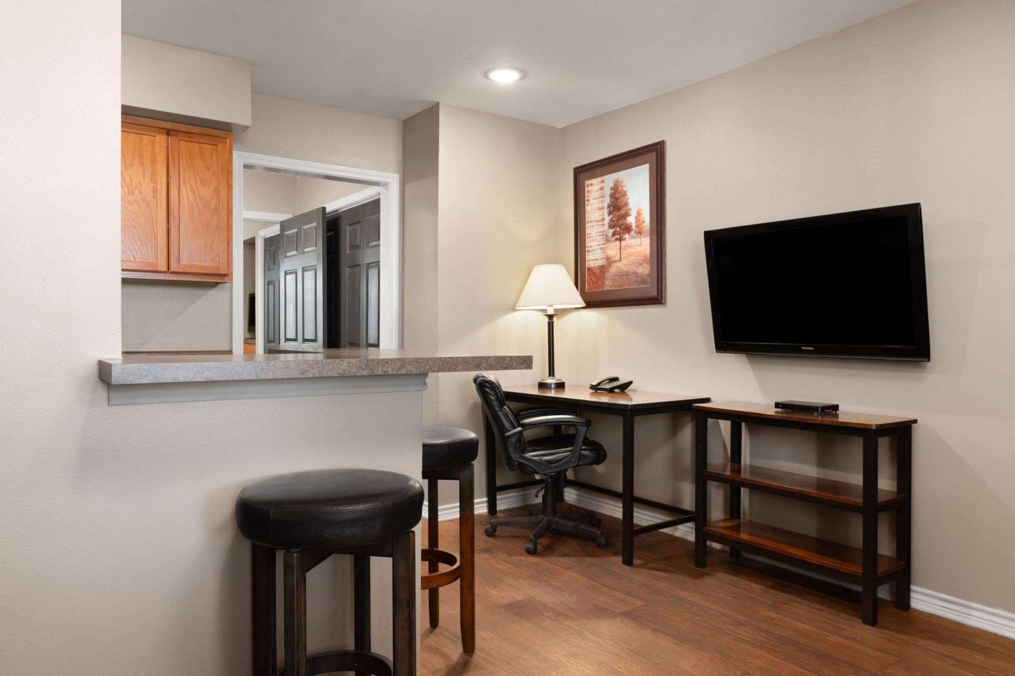 Eagle'S Den Suites Cotulla A Travelodge By Wyndham 외부 사진