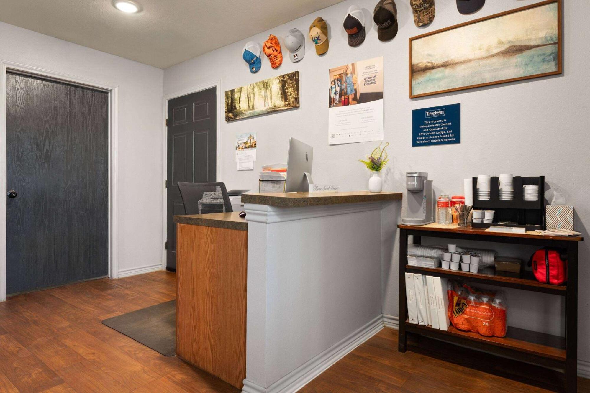 Eagle'S Den Suites Cotulla A Travelodge By Wyndham 외부 사진