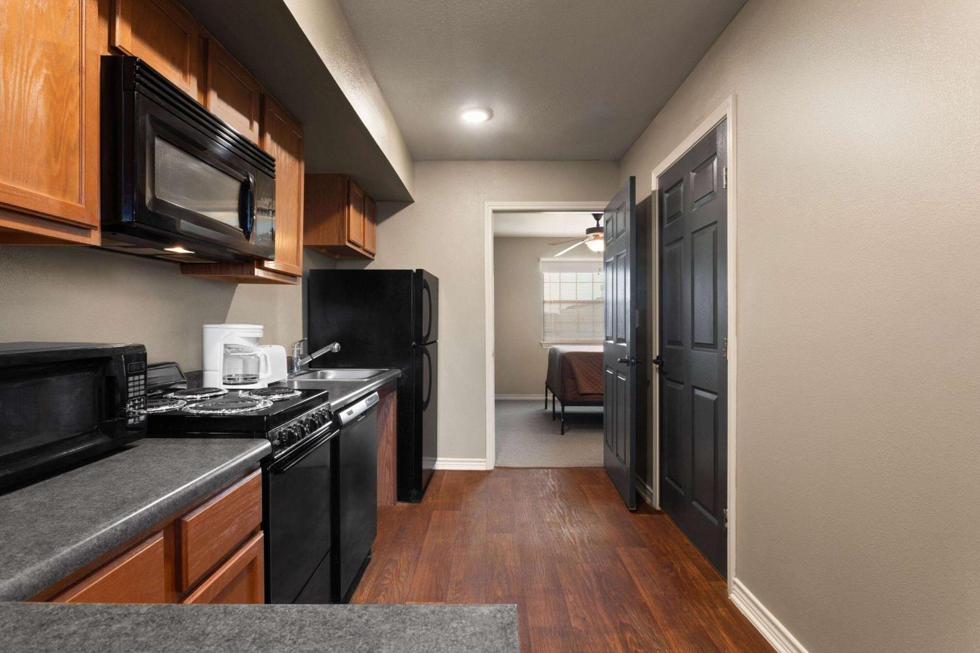 Eagle'S Den Suites Cotulla A Travelodge By Wyndham 외부 사진