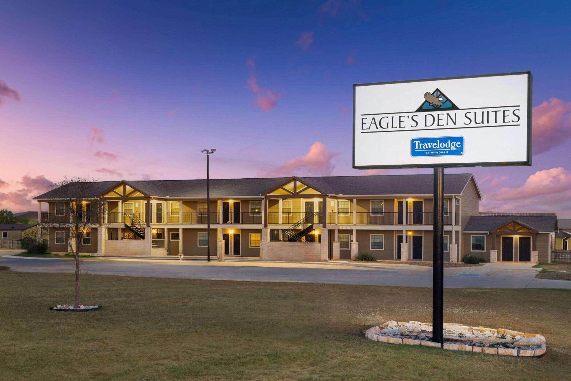 Eagle'S Den Suites Cotulla A Travelodge By Wyndham 외부 사진