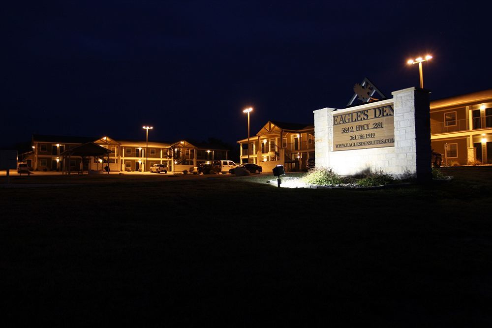 Eagle'S Den Suites Cotulla A Travelodge By Wyndham 외부 사진